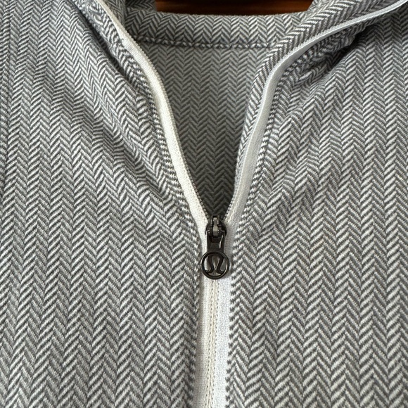 Lululemon long sleeve top, worn just a few times great condition - Picture 2 of 6